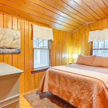 East Tawas Cabin With Deck, Backyard And Fire Pit! Eksteriør billede