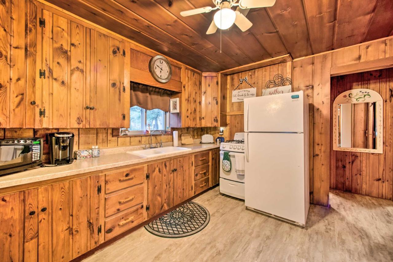 East Tawas Cabin With Deck, Backyard And Fire Pit! Eksteriør billede