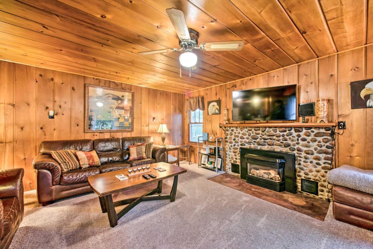 East Tawas Cabin With Deck, Backyard And Fire Pit! Eksteriør billede