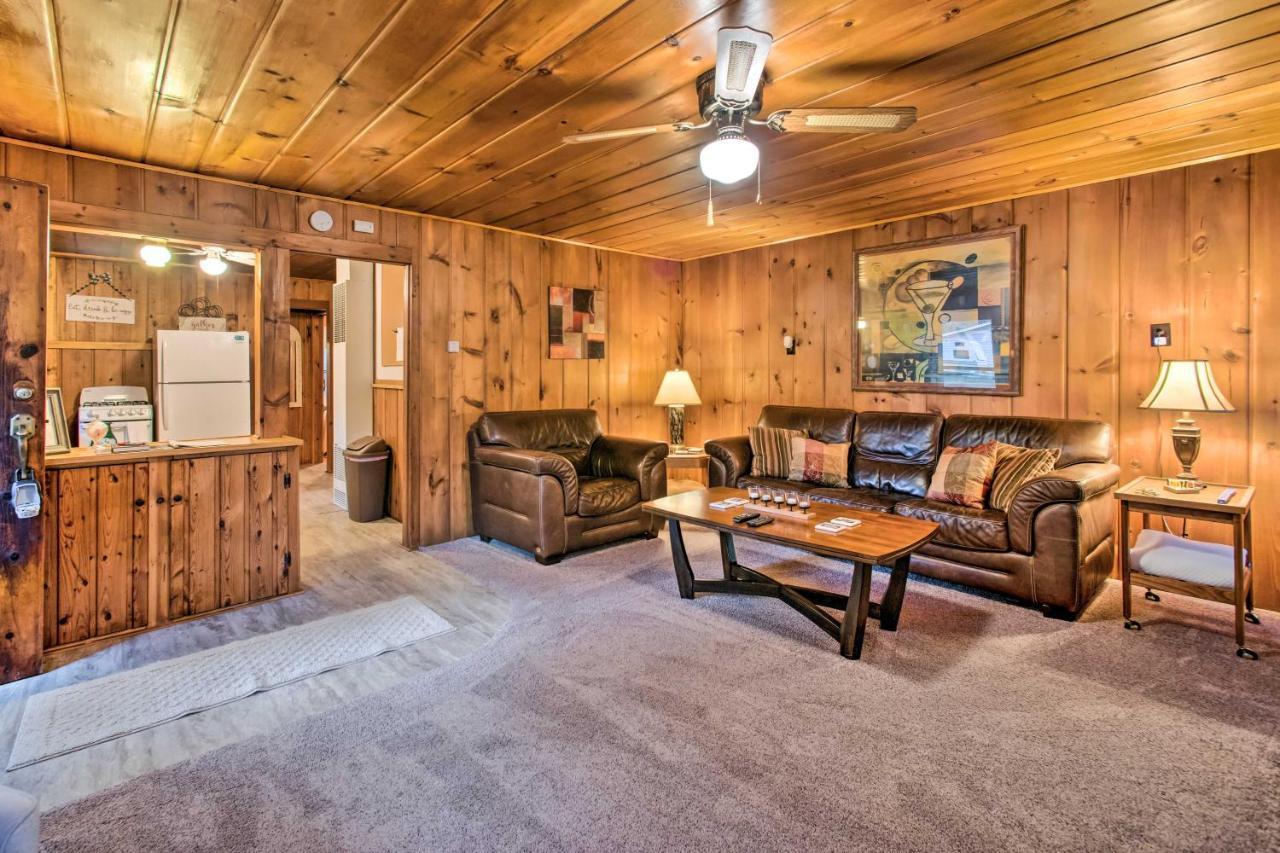 East Tawas Cabin With Deck, Backyard And Fire Pit! Eksteriør billede