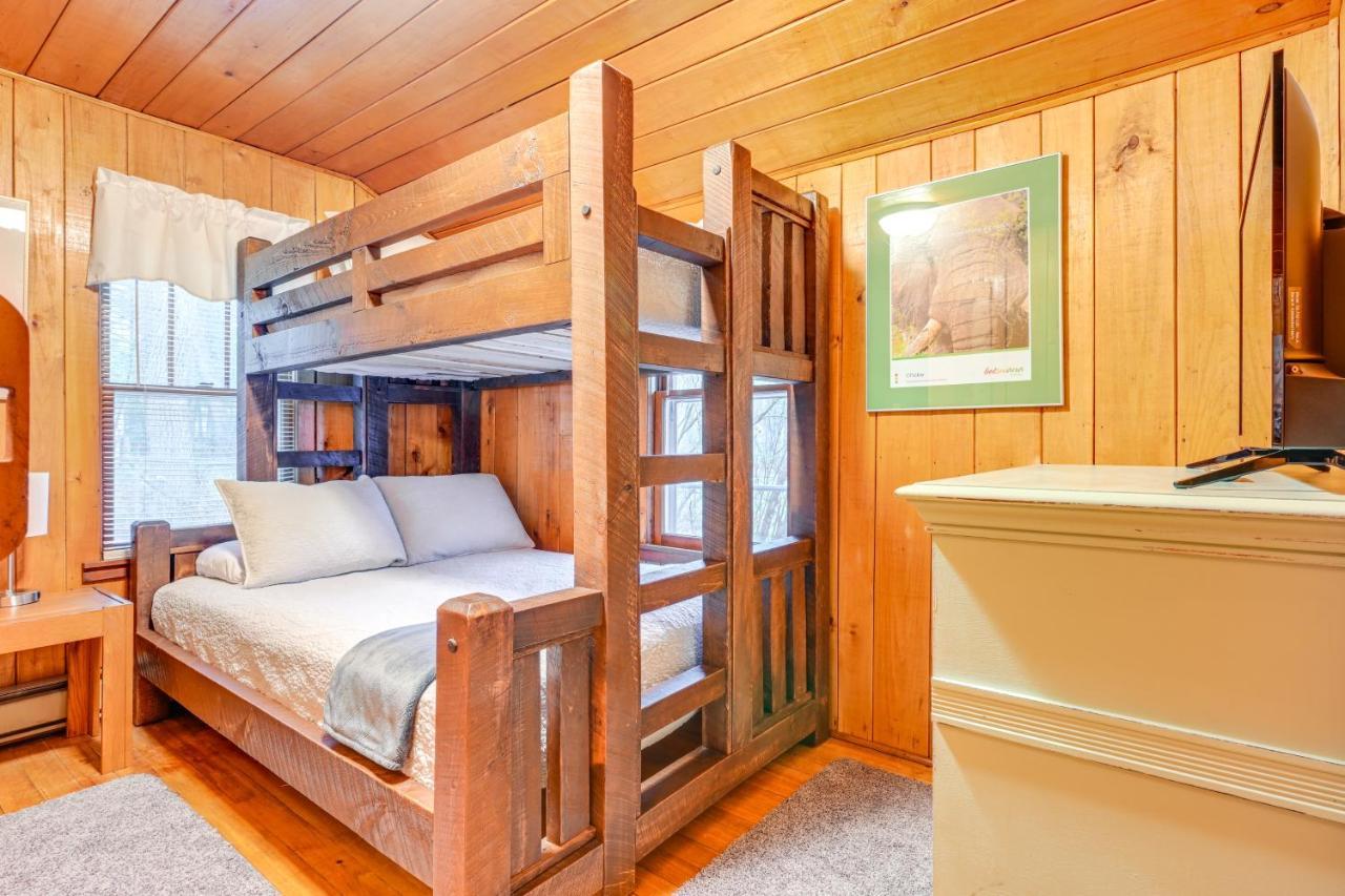 East Tawas Cabin With Deck, Backyard And Fire Pit! Eksteriør billede